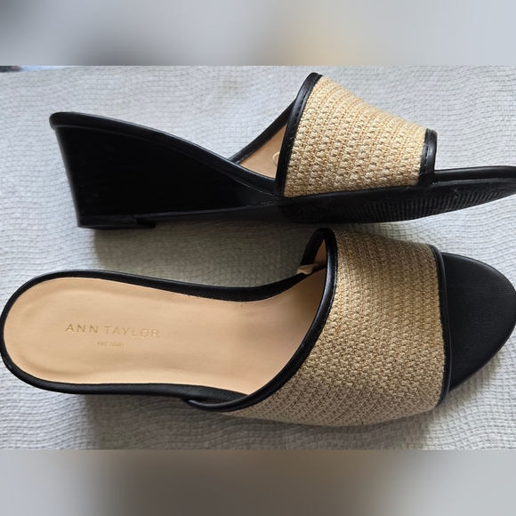 Ann Taylor Factory Raffia Wedge Sandals - Size 7 - Picture 2 of 9